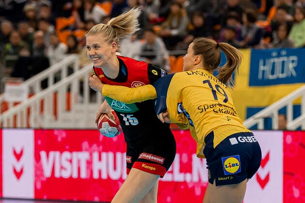 Handball, Womens World Cup 2019, Match for 7th place, 9th matchday, Germany Sweden v left in duel Kim Naidzinavicius Germany Bietigheim and Anna Lagerquist Sweden Kumamoto Park Dome Kumamoto Japan