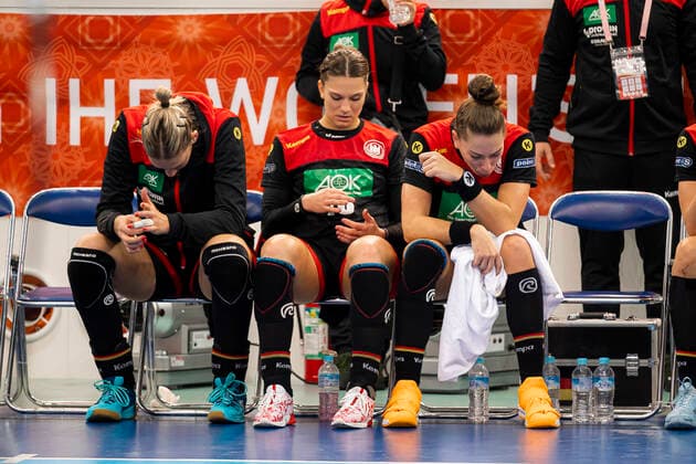 Handball, Women WM 2019, Match for 7th Place, 9th Matchday , Germany Sweden v li Luisa Schulze Germany Bietigheim , Julia Behnke Germany Rostov Don , Emily Boelk Bölk Germany Thueringer HC Kumamoto Park Dome Kumamoto Japan