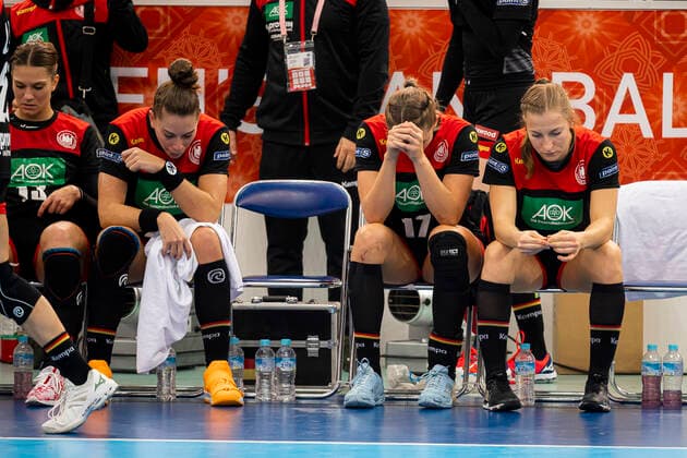 Handball, Women WM 2019, Match for 7th Place, 9th Matchday , Germany Sweden Emily Boelk Bölk Germany Thueringer HC , Alicia Stolle Germany Thueringer HC , Jenny Behrend Germany VfL Oldenburg Kumamoto Park Dome Kumamoto Japan