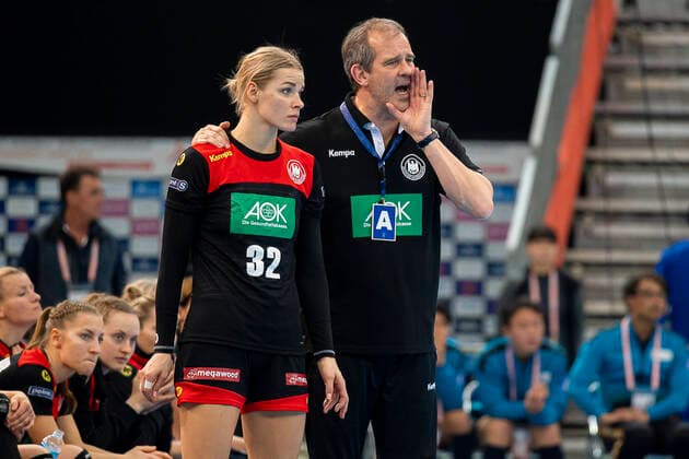 Handball, Women WM 2019, Match for 7th place, 9th matchday , Germany Sweden Evgenija Minevskaja Germany Brest , Coach Henk Groener Germany Kumamoto Park Dome Kumamoto Japan