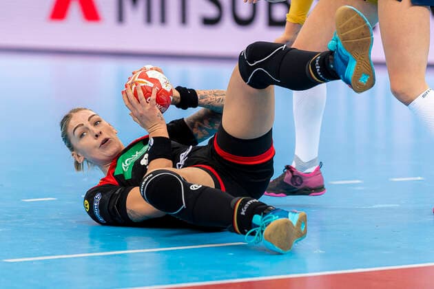 Handball, Women WM 2019, Match for 7th Place, 9th Matchday , Germany Sweden Luisa Schulze Germany Bietigheim Kumamoto Park Dome Kumamoto Japan