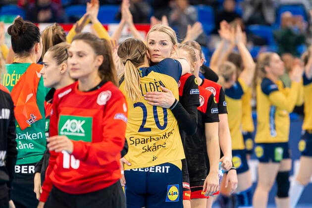 Handball, Women WM 2019, Match for 7th Place, 9th Matchday , Germany Sweden Isabelle Gullden Sweden , Evgenija Minevskaja Germany Brest Kumamoto Park Dome Kumamoto Japan