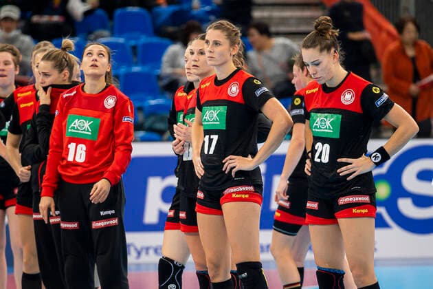 Handball, Women WM 2019, Match for 7th Place, 9th Matchday , Germany Sweden v li Goalkeeper Isabell Roch Germany Dortmund , Julia Behnke Germany Rostov Don , Alicia Stolle Germany Thueringer HC , Emily Boelk Bölk Germany Thueringer HC Kumamoto Park Dome Kumamoto Japan