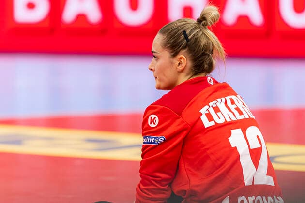 Handball, Womens World Cup 2019, Match for 7th place, 9th matchday, Germany Sweden goalkeeper Dinah Eckerle Germany SG BBM Bietigheim dissatisfied disappointed disappointed defeated frustrated, Kumamoto Park Dome Kumamoto Japan