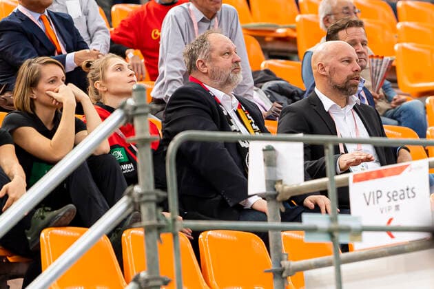 Handball, Women WM 2019, Match for 7th place, 9th matchday, Germany Sweden v left Teammanager Maren Baumbach, Ann Cathrin Giegerich, DHB President Andreas Michelmann, Board Sport Axel Kromer Kumamoto Park Dome Kumamoto Japan