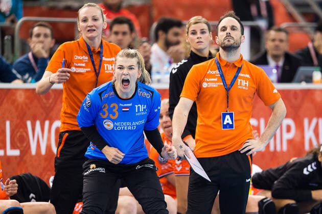 191213 Goalkeeper Tess Wester head coach Emanuel Mayonnade of Netherlands during the Women s World Handball Championship semifinal between Russia and Netherlands on December 13, 2019 in Kumamoto Photo Daniel Stiller Bildbyran kod DS 59428 bbeng dam women handball handboll world handball championship 2019 handball russia ryssland vm netherlands holland,  Copyright: DANIELxSTILLER BB191213DS067