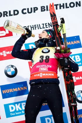Bilder des Jahres 2019, Sport 12 Dezember Sport Bilder des Tages BIATHLON - IBU WC Hochfilzen HOCHFILZEN,AUSTRIA,13.DEZ.19 - BIATHLON - IBU World Cup, 7.5km sprint, ladies. Image shows the rejoicing of the winner Dorothea Wierer (ITA). GEPAxpictures xJasminxWalter