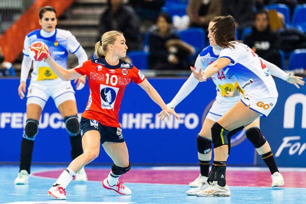 191213 Stine Bredal Oftedal of Norway in action during the Women s World Handball Championship semifinal between Norway and Spain on December 13, 2019 in Kumamoto Photo Daniel Stiller Bildbyran kod DS 59429 bbeng dam women handball handboll world handball championship 2019 handball norway norge vm spain spanien,  Copyright: DANIELxSTILLER BB191213DS091