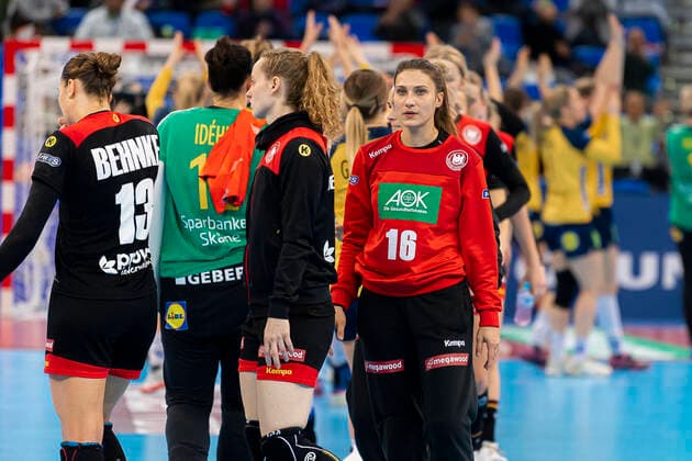 Handball, Women WM 2019, Match for 7th place, 9th matchday , Germany Sweden Goalkeeper Isabell Roch Germany Dortmund Kumamoto Park Dome Kumamoto Japan