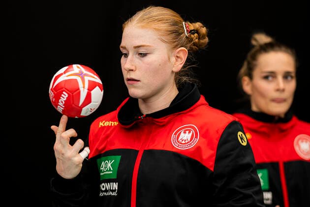 Handball, Women WM 2019, Match for 7th Place, 9th Matchday , Germany Sweden Sweden Meike Schmelzer Germany Thueringer HC Kumamoto Park Dome Kumamoto Japan