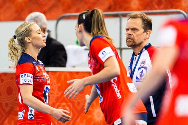 191213 Stine Bredal Oftedal of Norway looks dejected during the Women s World Handball Championship semifinal between Norway and Spain on December 13, 2019 in Kumamoto Photo Daniel Stiller Bildbyran kod DS 59429 bbeng dam women handball handboll world handball championship 2019 handball norway norge vm spain spanien depp,  Copyright: DANIELxSTILLER BB191213DS097
