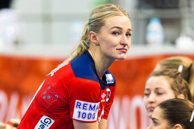 191213 Stine Bredal Oftedal of Norway in tears after the Women s World Handball Championship semifinal between Norway and Spain on December 13, 2019 in Kumamoto Photo Daniel Stiller Bildbyran kod DS 59429 bbeng dam women handball handboll world handball championship 2019 handball norway norge vm spain spanien depp,  Copyright: DANIELxSTILLER BB191213DS107