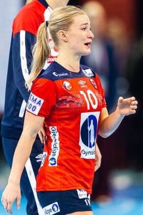 191213 Stine Bredal Oftedal of Norway in tears after the Women s World Handball Championship semifinal between Norway and Spain on December 13, 2019 in Kumamoto Photo Daniel Stiller Bildbyran kod DS 59429 bbeng dam women handball handboll world handball championship 2019 handball norway norge vm spain spanien depp,  Copyright: DANIELxSTILLER BB191213DS109