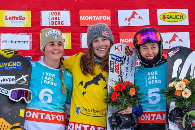 Bilder des Jahres 2019, Sport 12 Dezember Sport Bilder des Tages SNOWBOARD - FIS SBX WC Montafon SCHRUNS,AUSTRIA,13.DEZ.19 - SNOWBOARDING - FIS World Cup, BXT, Snowboard Cross. Image shows the rejoicing of the podium of the women: Michela Moioli (ITA), Eva Samkova (CZE) and Belle Brockhoff (AUS). GEPAxpictures xOliverxLerch