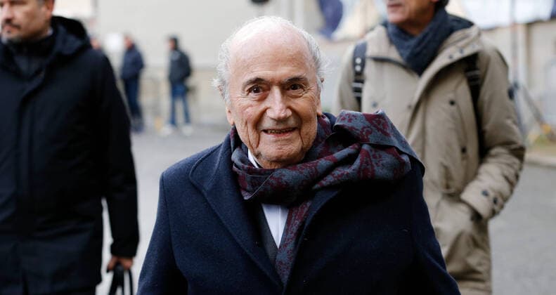 Bilder des Jahres 2019, Sport 12 Dezember Sport Bilder des Tages 13.12.2019 Zürich , SCHWEIZ , Gedenkfeier für Fussball Legende Köbi Kuhn Grossmünster Zürich Im Bild : Ex FIFA Präsident Sepp Blatter *** 13 12 2019 Zurich , SWITZERLAND , Commemoration of football legend Köbi Kuhn Grossmünster Zurich In picture Ex FIFA President Sepp Blatter 
