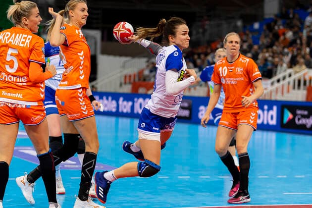 Handball, Women WM 2019, Semifinals, Russia Netherlands from left Jessy Kramer Netherlands , Kelly Dulfer Netherlands , Anna Vyakhireva Russia Kumamoto Park Dome Kumamoto Japan
