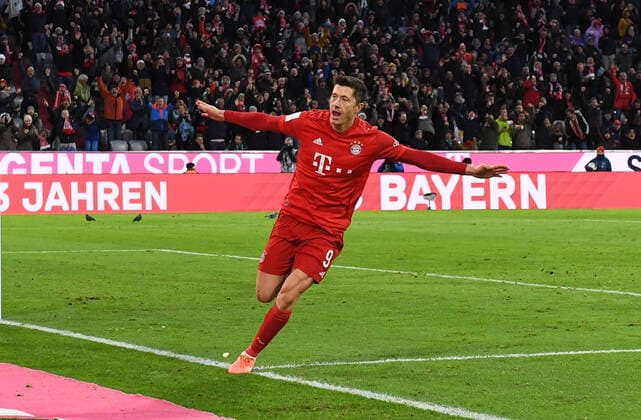 Sport Bilder des Tages 14.12.2019, xblx, Fussball 1.Bundesliga, FC Bayern Muenchen - SV Werder Bremen emspor, v.l. Robert Lewandowski (FC Bayern Muenchen), Goal scored, Tor zum 21, celebrate the goal, Torjubel (DFL DFB REGULATIONS PROHIBIT ANY USE OF PHOTOGRAPHS as IMAGE SEQUENCES and or QUASI-VIDEO) Muenchen *** 14 12 2019, xblx, Soccer 1 Bundesliga, FC Bayern Muenchen SV Werder Bremen emspor, v l Robert Lewandowski FC Bayern Muenchen , Goal scored, Tor zum 21, celebrate the goal, Torjubel DFL DFB REGULATIONS PROHIBIT ANY USE OF PHOTOGRAPHS as IMAGE SEQUENCES and or QUASI VIDEO Muenchen