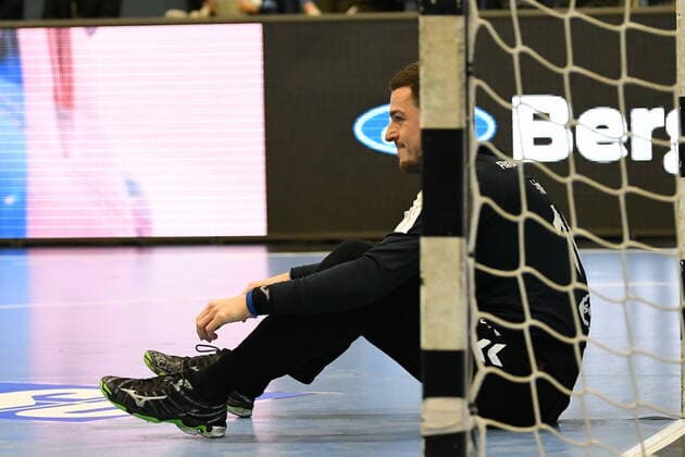 Filip Ivic 16 VfL Gummersbach sits in his goal, , VfL Gummersbach ThSV Eisenach, Men, 2 League, Liqui Moly Handball Bundesliga, 16 Matchday, 14 12 2019, VfL Gummersbach ThSV Eisenach, Handball, Liqui Moly 2 Handball Bundesliga, Men, Season 2019 20 Gummersbach Copyright: xAugstx xEibner-Pressefotox EP_jat