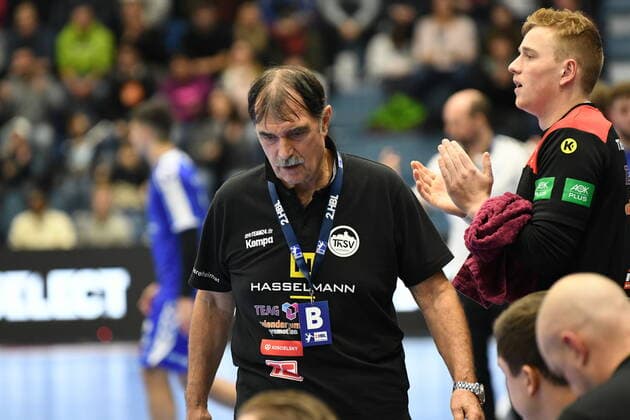 Sead Hasanefendic coach ThSV Eisenach looks disappointed, VfL Gummersbach ThSV Eisenach, men, 2 league, Liqui Moly Handball Bundesliga, 16 matchday, 14 12 2019, VfL Gummersbach ThSV Eisenach, handball, Liqui Moly 2 handball Bundesliga, men, 2019 season 20 Gummersbach Copyright: xAugstx xEibner-Pressefotox EP_jat