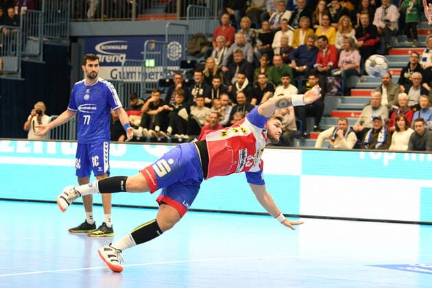 Justin Muerkoester 33 ThSV Eisenach , at the throw,, VfL Gummersbach ThSV Eisenach, men, 2 league, Liqui Moly Handball Bundesliga, 16 matchday, 14 12 2019, VfL Gummersbach ThSV Eisenach, handball, Liqui Moly 2 handball Bundesliga, men, season 2019 20 Gummersbach Copyright: xAugstx xEibner-Pressefotox EP_jat