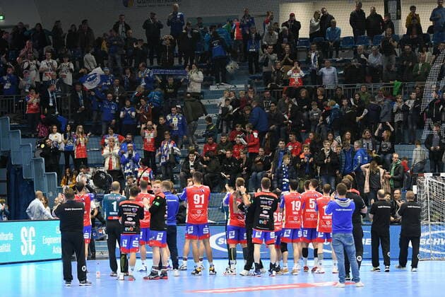 With a clear defeat in Gummersbach the players of the ThSV Eisenach say goodbye to their fans, VfL Gummersbach ThSV Eisenach, Men, 2 League, Liqui Moly Handball Bundesliga, 16 Matchday, 14 12 2019, VfL Gummersbach ThSV Eisenach, Handball, Liqui Moly 2 Handball Bundesliga, Men, 2019 20 Gummersbach Copyright: xAugstx xEibner-Pressefotox EP_jat