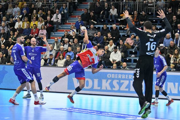 5Luka Kikanoivc 5 ThSV Eisenach at the throw, , VfL Gummersbach ThSV Eisenach, Men, 2 League, Liqui Moly Handball Bundesliga, 16 Matchday, 14 12 2019, VfL Gummersbach ThSV Eisenach, Handball, Liqui Moly 2 Handball Bundesliga, Men, Matchtime 2019 20 Gummersbach Copyright: xAugstx xEibner-Pressefotox EP_jat