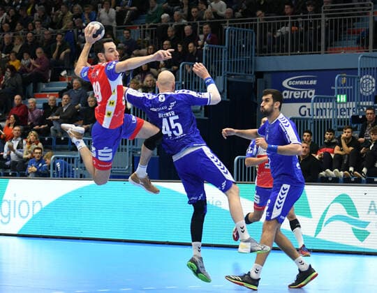 19 Ante Tokic 19 ThSV Eisenach at the huge jump throw, VfL Gummersbach ThSV Eisenach, men, 2 league, Liqui Moly Handball Bundesliga, 16 matchday, 14 12 2019, VfL Gummersbach ThSV Eisenach, handball, Liqui Moly 2 handball Bundesliga, men, 2019 20 Gummersbach Copyright: xAugstx xEibner-Pressefotox EP_jat