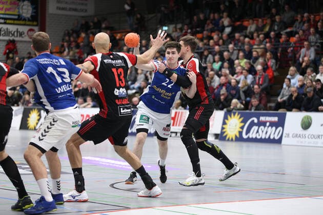 v l Marko Bagaric TuS N Luebbecke 13 , Philipp Bauer Handball Sport Verein Hamburg 22 , Patryk Walczak TuS N Luebbecke 7 GER, Handball, 2 Bundesliga, TuS N Luebbecke v Handball Sport Verein Hamburg, 14 12 2019 Luebbecke Copyright: xStrohdiekx Eibner-Pressefotox EP_jsk