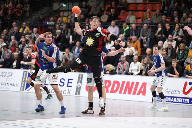 v l Niklas Weller Handball Sport Verein Hamburg 13 , Patryk Walczak TuS N Luebbecke 7 , Lukas Ossenkopp Handball Sport Verein Hamburg 14 rear GER, Handball, 2 Bundesliga, TuS N Luebbecke v Handball Sport Verein Hamburg, 14 12 2019 Luebbecke Copyright: xStrohdiekx Eibner-Pressefotox EP_jsk