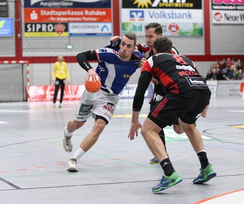 v l Lukas Ossenkopp Handball Sport Verein Hamburg 14 , Jo Gerrit Genz TuS N Luebbecke 5 , Jens Bechtloff TuS N Luebbecke 8 GER, Handball, 2 Bundesliga, TuS N Luebbecke v Handball Sport Verein Hamburg, 14 12 2019 Luebbecke Copyright: xStrohdiekx Eibner-Pressefotox EP_jsk