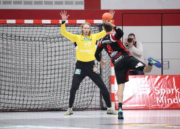 v l Aron Edvardsson Handball Sport Verein Hamburg 28 , Jens Bechtloff TuS N Luebbecke 8 GER, Handball, 2 Bundesliga, TuS N Luebbecke v Handball Sport Verein Hamburg, 14 12 2019 Luebbecke Copyright: xStrohdiekx Eibner-Pressefotox EP_jsk