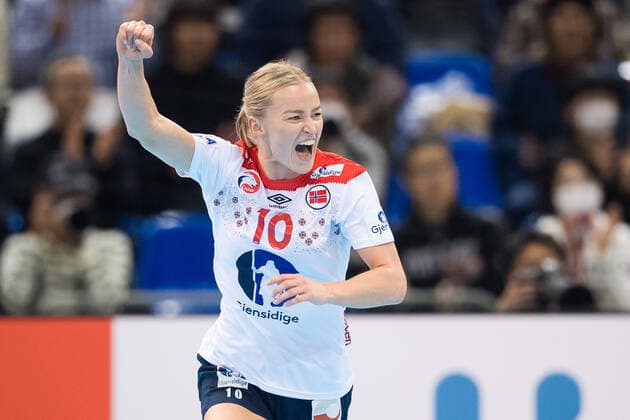 191215 Stine Bredal Oftedal of Norway celebrates during the Women s World Handball Championship bronze game between Norway and Russia on December 15, 2019 in Kumamoto Photo Daniel Stiller Bildbyran kod DS 59431 bbeng dam women handball handboll world handball championship 2019 handball norway norge vm russia ryssland jubel,  Copyright: DANIELxSTILLER BB191215DS004