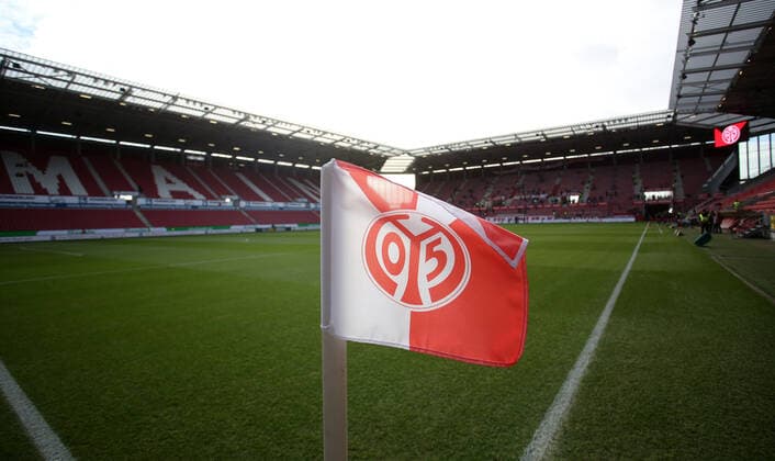 Mainz 05 Corner flag blowing in the wind, football, 1 Bundesliga 1 FSV Mainz 05 Borussia Dortmund, 15 matchday on 14 12 2019, season 2019 20, ,m05, bvb, ZmdZ, According to the rules of the DFL German Football League it is prohibited, to use or have used photographs taken in the stadium and or from the match in the form of sequence images and or video-like photo sequences DFL regulations prohibit any use of photographs as image sequences and or quasi video 1 FSV Mainz 05 Borussia Dortmund