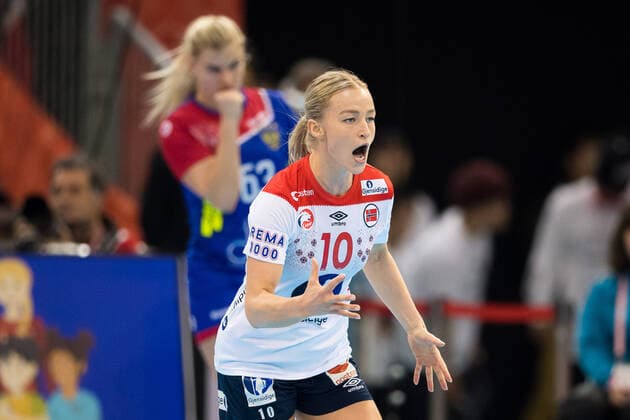 191215 Stine Bredal Oftedal of Norway looks frustrated during the Women s World Handball Championship bronze game between Norway and Russia on December 15, 2019 in Kumamoto Photo Daniel Stiller Bildbyran kod DS 59431 bbeng dam women handball handboll world handball championship 2019 handball norway norge vm russia ryssland,  Copyright: DANIELxSTILLER BB191215DS009