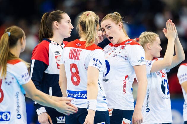 191215 Emilie Hegh Arntzen looks dejected after loosing the Women s World Handball Championship bronze game between Norway and Russia on December 15, 2019 in Kumamoto Photo Daniel Stiller Bildbyran kod DS 59431 bbeng dam women handball handboll world handball championship 2019 handball norway norge vm russia ryssland depp,  Copyright: DANIELxSTILLER BB191215DS011