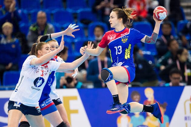 191215 Emilie Hegh Arntzen of Norway and Anna Vyakhireva of Russia during the Women s World Handball Championship bronze game between Norway and Russia on December 15, 2019 in Kumamoto Photo Daniel Stiller Bildbyran kod DS 59431 bbeng dam women handball handboll world handball championship 2019 handball norway norge vm russia ryssland,  Copyright: DANIELxSTILLER BB191215DS025