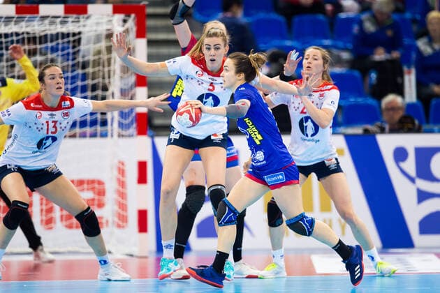 191215 Kari Brattset, Emilie Hegh Arntzen and Sanna Solberg of Norway and Anna Vyakhireva of Russia during the Women s World Handball Championship bronze game between Norway and Russia on December 15, 2019 in Kumamoto Photo Daniel Stiller Bildbyran kod DS 59431 bbeng dam women handball handboll world handball championship 2019 handball norway norge vm russia ryssland,  Copyright: DANIELxSTILLER BB191215DS028