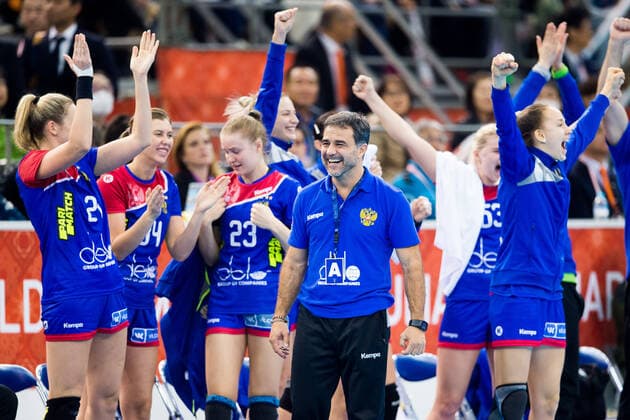 191215 Head coach Ambrosio Jose Martin Cedres of Russia celebrates after winning the Women s World Handball Championship bronze game between Norway and Russia on December 15, 2019 in Kumamoto Photo Daniel Stiller Bildbyran kod DS 59431 bbeng dam women handball handboll world handball championship 2019 handball norway norge vm russia ryssland jubel,  Copyright: DANIELxSTILLER BB191215DS037