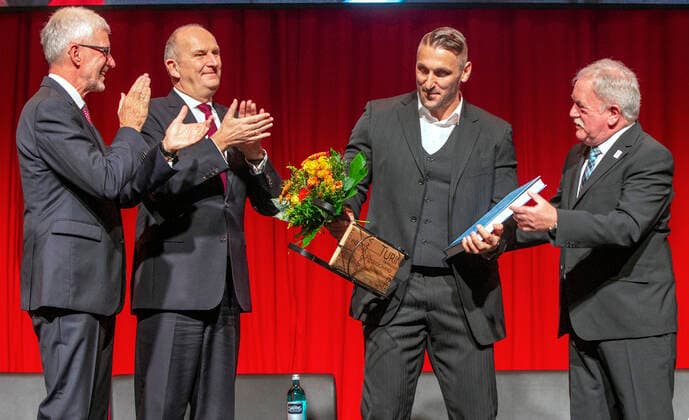 Bilder des Jahres 2019, Sport 12 Dezember Potsdam, 14.12.2019 - Sportgala des Landes Brandenburg Verabschiedung Kevin Kuske aus dem aktiven v.l.n.r. Vplker Rupprecht, Mp Dietmar Woidke, Kevin Kuske und Wolfgang Neubert *** Potsdam, 14 12 2019 Sports Gala of the State of Brandenburg Farewell to Kevin Kuske from active sport V l n r Vplker Rupprecht, Mp Dietmar Woidke, Kevin Kuske and Wolfgang Neubert