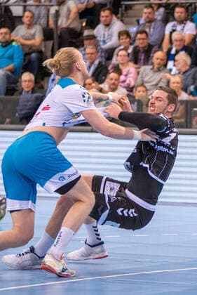 Elvar Asgeirsson TVB 1898 Stuttgart and Hendrik Pekeler THW Kiel Germany, Stuttgart, 15 12 2019, Haba, Bundesliga TVB 1898 Stuttgart vs. THW Kiel, Porsche Arena