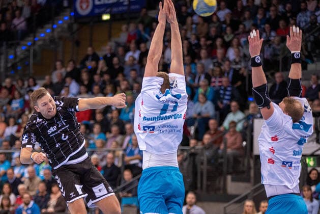 Harald Reinkind THW Kiel , Samuel Röthlisberger TVB 1898 Stuttgart and Manuel Späth TVB 1898 Stuttgart Germany, Stuttgart, 15 12 2019, Haba, Bundesliga TVB 1898 Stuttgart vs. THW Kiel, Porsche Arena