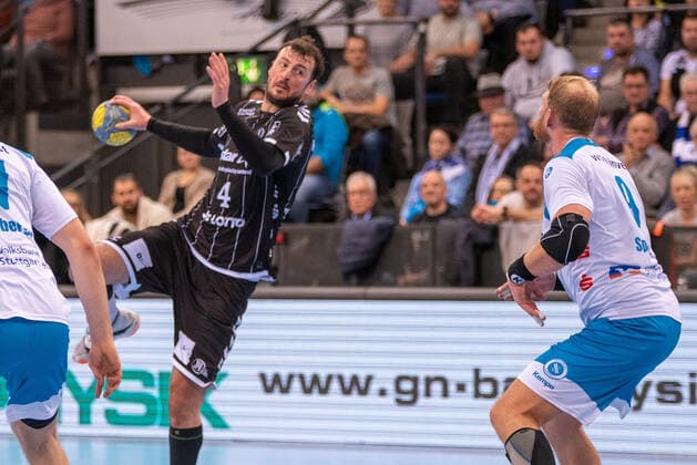 Domagoj Duvnjak THW Kiel and Manuel Späth TVB 1898 Stuttgart Germany, Stuttgart, 15 12 2019, Haba, Bundesliga TVB 1898 Stuttgart vs. THW Kiel, Porsche Arena