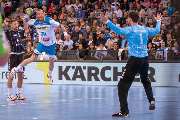 Harald Reinkind THW Kiel , Patrick Zieker TVB 1898 Stuttgart and goalkeeper Niklas Landin Jacobsen THW Kiel Germany, Stuttgart, 15 12 2019, Haba, Bundesliga TVB 1898 Stuttgart vs. THW Kiel, Porsche Arena