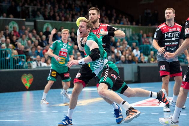 Minden, Germany 15 12 2019 1 Handball Bundesliga 2019 2020 GWD Minden vs HC Erlangen L R Magnus Gullerud Minden , Sime Ivic Erlangen Minden North Rhine-Westphalia Germany Kampa Halle