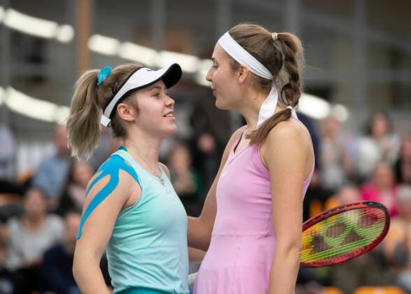 Katharina Hobgarski congratulates the winner Antonia Lottner, Final, Final German Championship in Biberach an der Riß, 48 German Indoor Championships 2019 Copyright: xJuergenxHasenkopfx