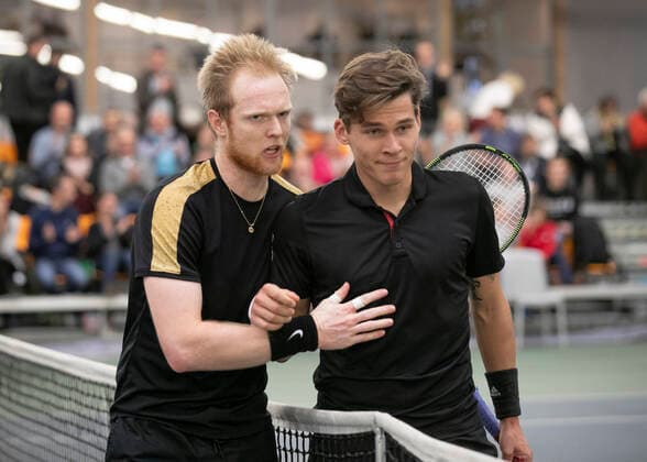 Leonrad von Hindte congratulates the winner Daniel Masur, Final, Final German Championship in Biberach an der Riß, 48 German Indoor Championships 2019 Copyright: xJuergenxHasenkopfx