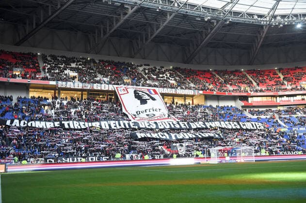 HOMMAGE A BERNARD LACOMBE - FAIR PLAY - SUPPORTERS - TRIBUNE - TIFO FOOTBALL : Lyon vs Rennes - Ligue 1 Conforama - 15 12 2019 FEP Panoramic 