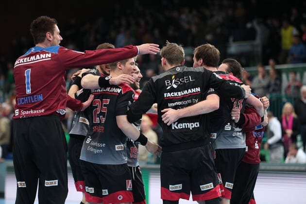 Victory celebration at HC Erlangen GER, Handball, 1 Bundesliga, TSV GWD Minden against HC Erlangen, 15 12 2019 Minden Copyright: xStrohdiekx Eibner-Pressefotox EP_jsk