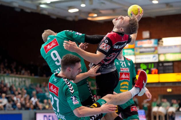 Minden, Germany 15 12 2019 1 Handball Bundesliga 2019 2020 GWD Minden vs. HC Erlangen L R Christoffer Rambo Minden , Max Staar Minden , Christopher Bissel Erlangen Minden North Rhine-Westphalia Germany Kampa Halle