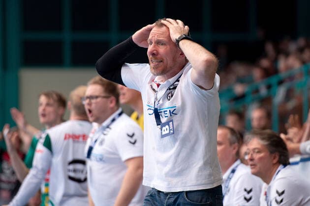 Minden, Germany 15 12 2019 1 Handball Bundesliga 2019 2020 GWD Minden vs HC Erlangen Frank Carstens Trainer Minden Minden North Rhine-Westphalia Germany Kampa Halle